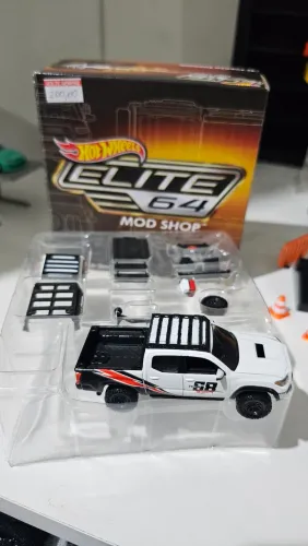 Hotwheels 17' Toyota Tacoma Elite 64 Mod Shop