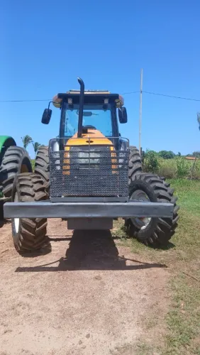 Trator Valtra 