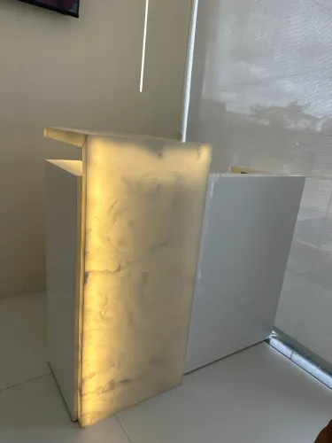 ? Bancada em MDF Laqueado com Pedra Ônix Iluminada