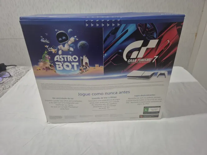 Play Station 5 muito NOVO. POUQUÍSSIMO USO.