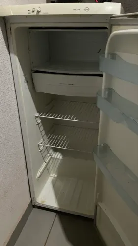Vende-se geladeira