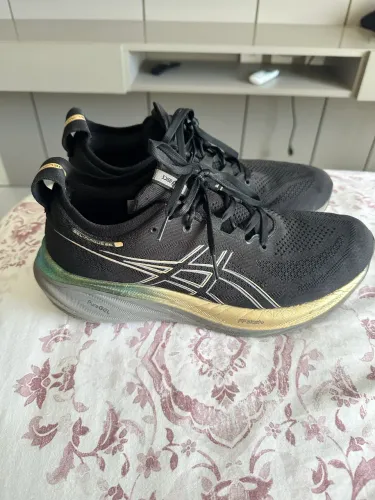 Asics Nimbus Gel 26 - Tamanho 42