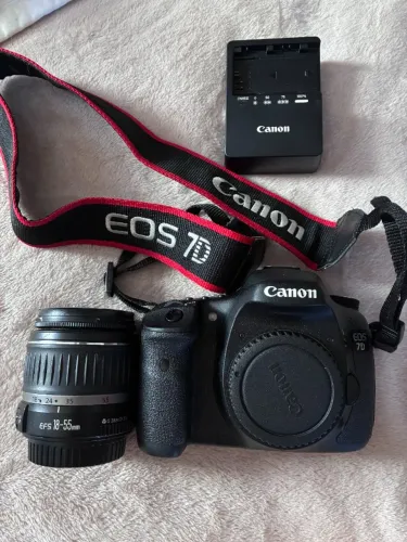 Canon EOS 7D + lentes 18-55mm e 50mm f/1.8