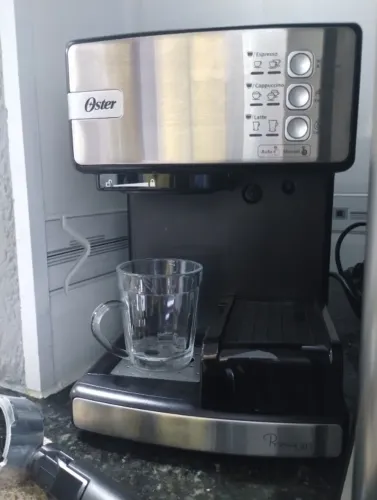 Cafeteira Espresso (com moedor) Oster Nova Primalatte Inox Cor Prateado