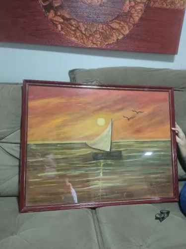 Quadro com moldura de madeira é vidro 