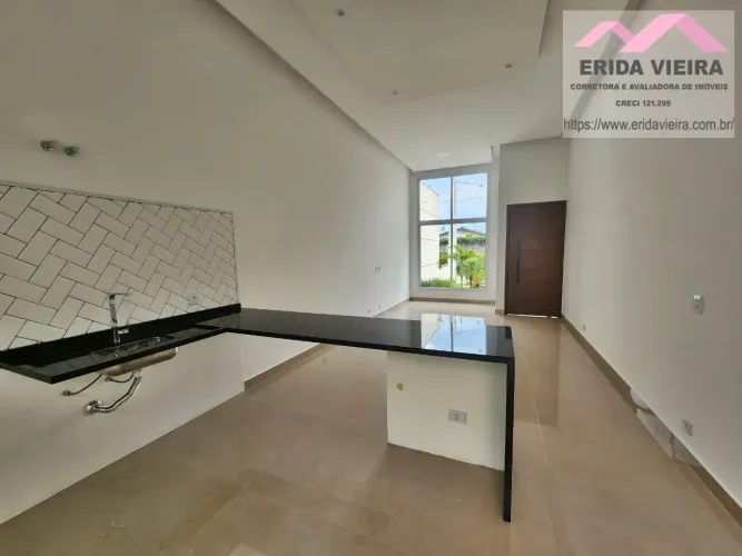 Casa à venda no Condomínio Residencial Vila Romana em Pindamonhangaba-SP.