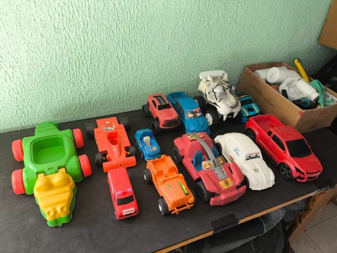 Lote de carrinhos de brinquedo