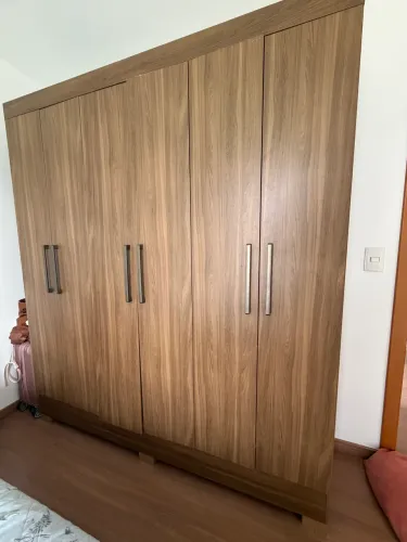 Guarda roupa 6 portas