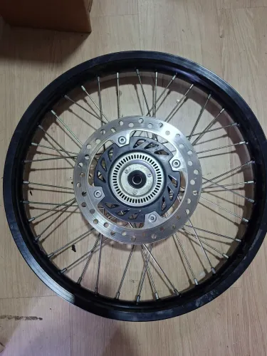Roda dianteira  xre 300 2023 com disco de freio novo original.
