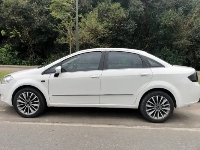 Fiat Linea Essence 1.8 Flex 16V 4P 2013