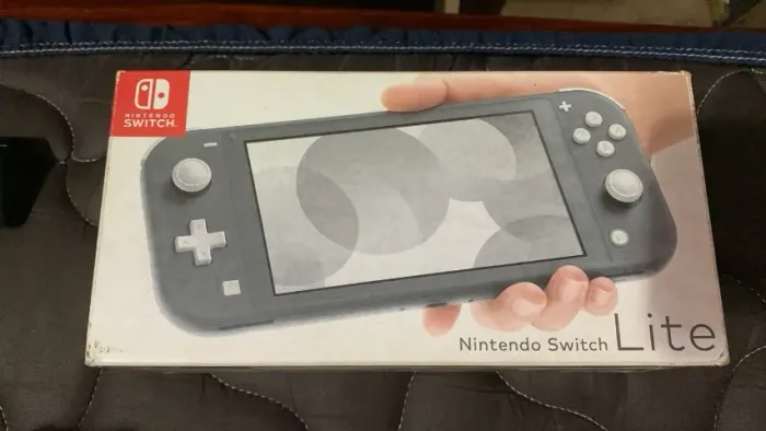 Nintendo Switch Lite + Ver Digital Pokemon Shield, Scarlet, Legend Z-A, Naruto Connections
