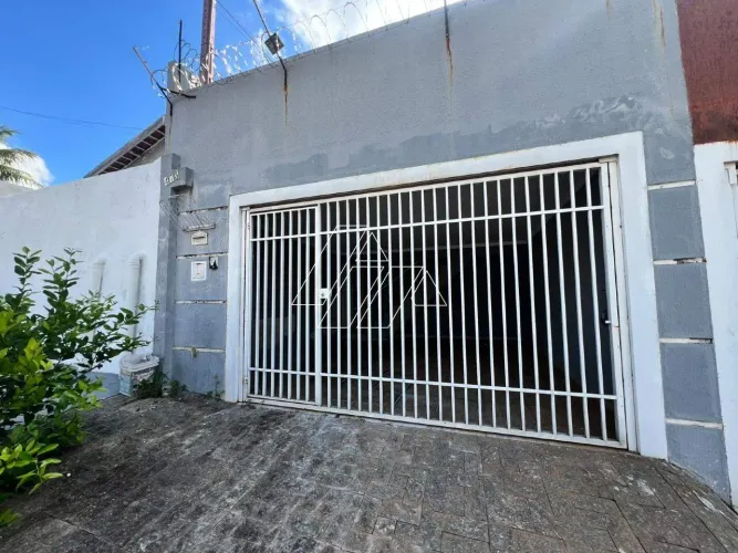 Casa Espaçosa de 3 Quartos (1 Suíte) com Churrasqueira no Jardim Pérola