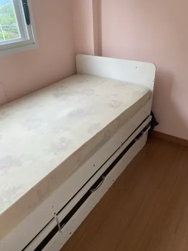 Vendo no cama de solteiro branca 