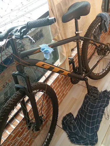 vende- uma bicicleta 400 reais pra vender logo