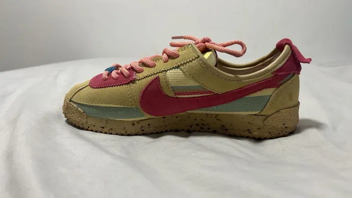Vende-se tenis feminino NIKE CORTEZ SESAME X UNION LA