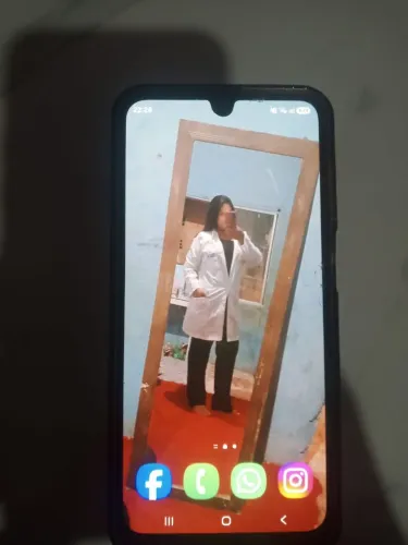 Vendo Samsung Galaxy A17 seminovo seis meses de uso vai com nota fiscalo