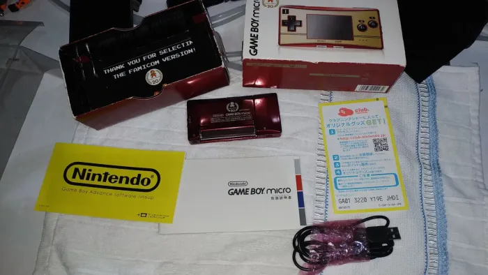 Gameboy Advance Micro Mario 20 anos ( LEIA )