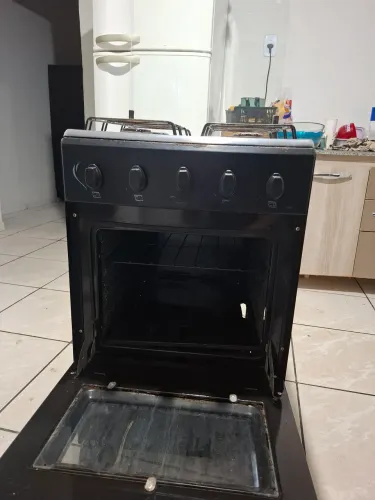Fogão de 4 bocas com forno