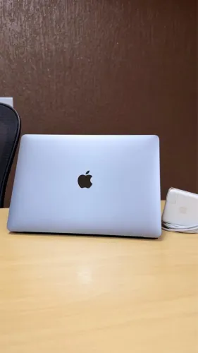 MacBook Pro M2 8/256 13Pol (TOUCH BAR) EXCELENTE ESTADO 3 MESES DE GARANTIA LOJA FÍSICA