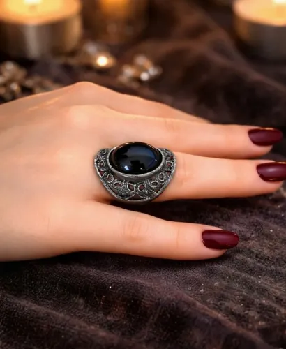 Anel Vintage com Pedra Negra Estilo Ônix