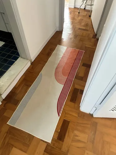 Tapete passadeira com desenho orgânico 