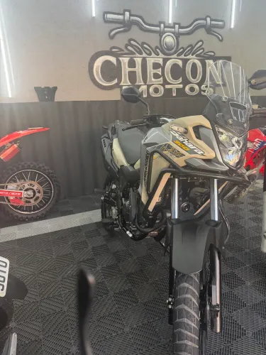 Moto impecável