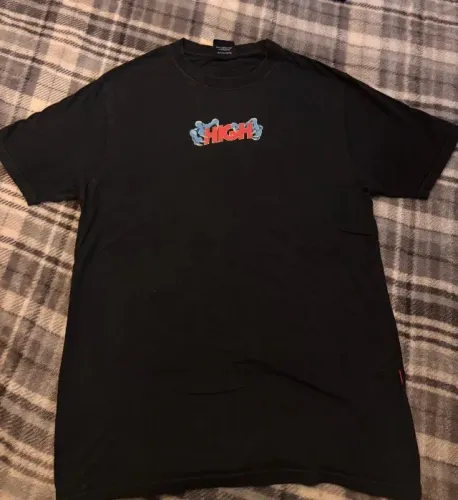 camiseta high hydra black