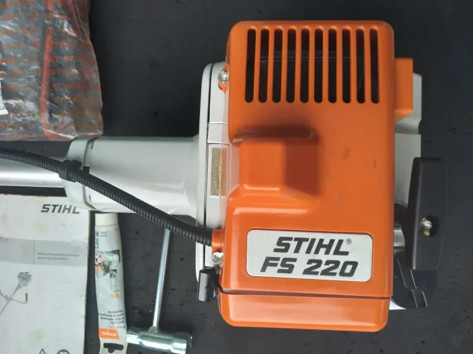 ROÇADEIRA STIHL FS 220 (NOVA 0KM)