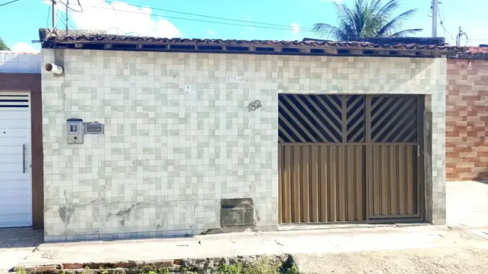 vendo casa no Fernando Collor com 3/4 por 85 mil avista não financiar