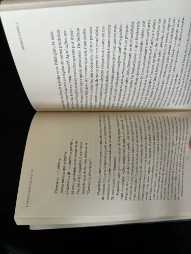 Livro A Revolução dos Bichos em Estado Excelente