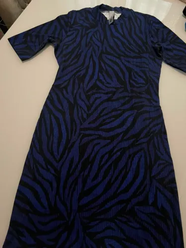 Vestido canelado colcci tamanho M, veste até o joelho