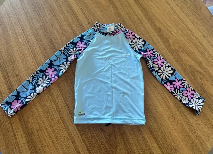 Blusa UV Declathon floral