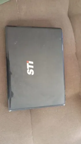 Vende se um notebook STI 1442, 500 g , valor de 400 reais