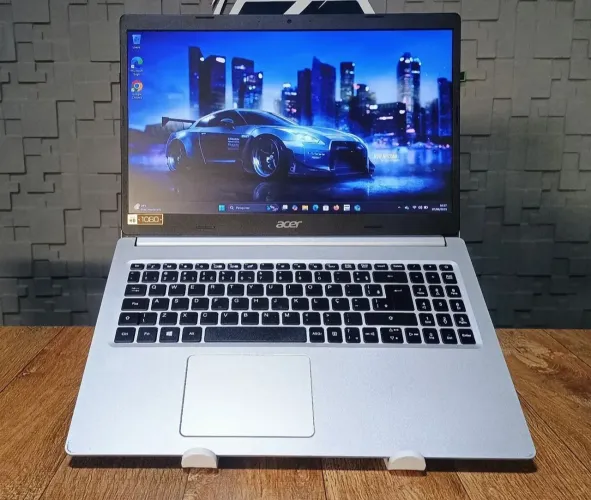 Tem esse acer i5 10 geração memória ram 12 giga ssd 500 gb