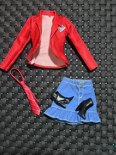 Barbie Peças do uniforme RBD Roberta
