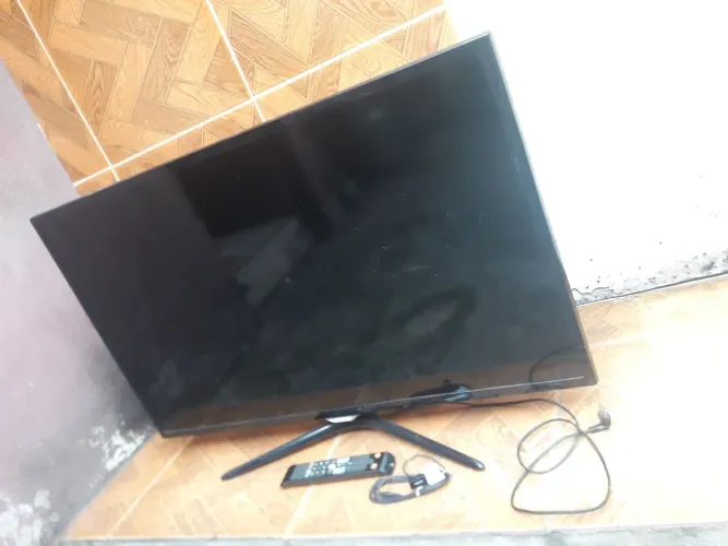 TV SMART SAMSUNG 40 C/DEFEITO 
