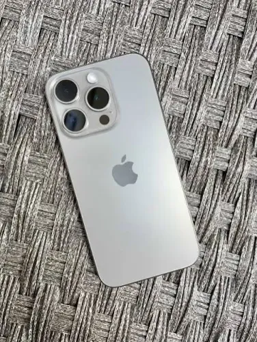 iphone 15 Pro Titanium