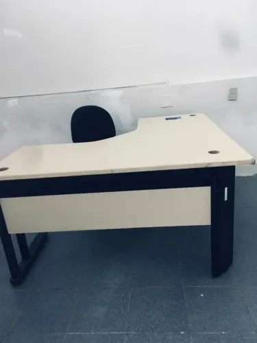 Mesa branca Consultório em L