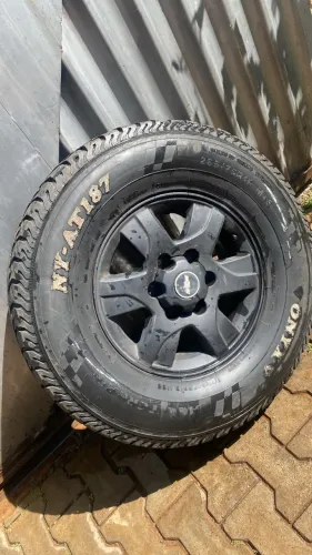 Roda com pneu da s10 