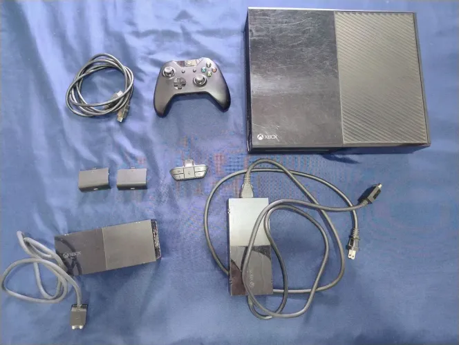 Vendo Xbox one FAT ou troco por Xbox séries S mais volta.