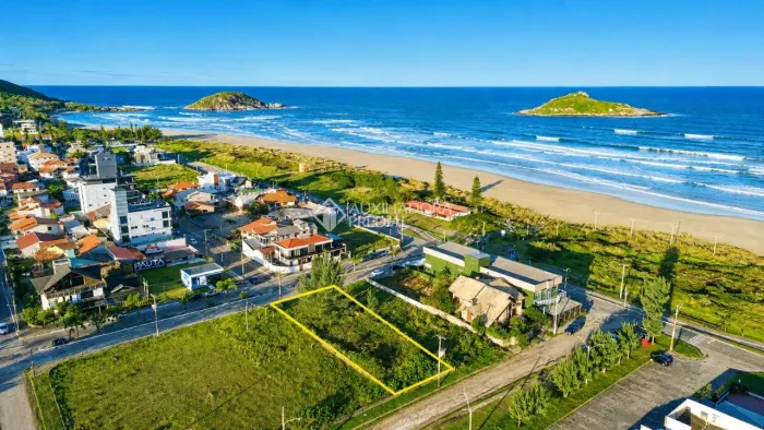 TERRENO 750 m² A POUCOS PASSOS DO MAR NA PRAIA DA VILA - CENTRO, IMBITUBA/SC
