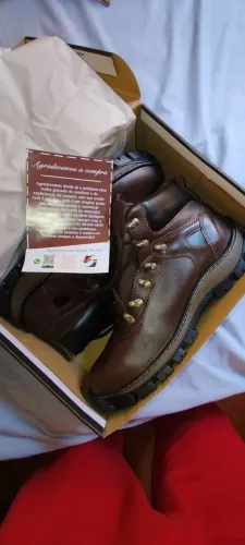 Bota cano médio marrom