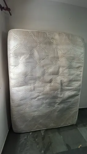 Cama casal usada