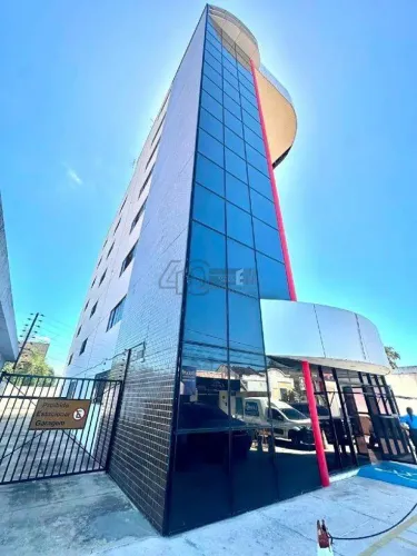 Sala Comercial para Alugar no Centro (45m²) 1 Vaga | 1 Banheiro | Varanda