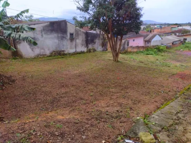 Terreno com escritura e matrícula, 363m², excelente local. Tapera