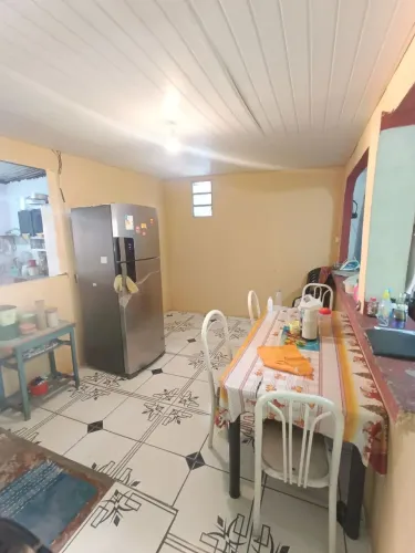 //Casa com quintal e garagem no Vila da Prata