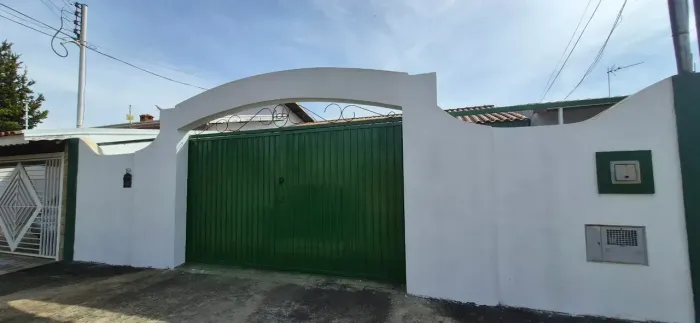 Imóvel para aluguel possui 120 metros quadrados com 4 quartos