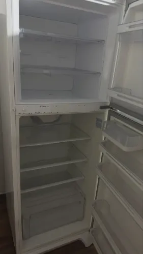 Vende-se geladeira