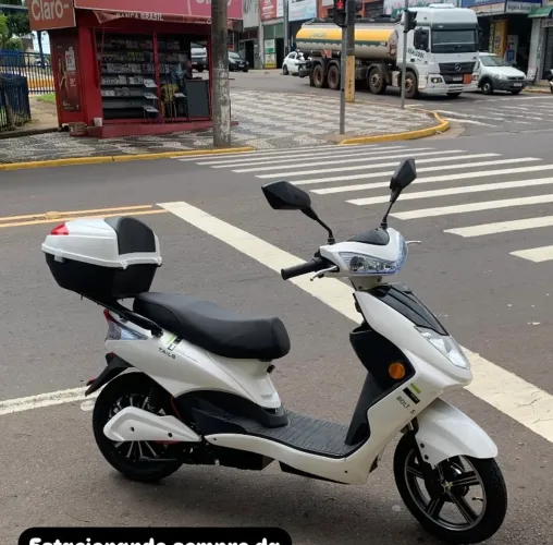 Scooter elétrica semi nova