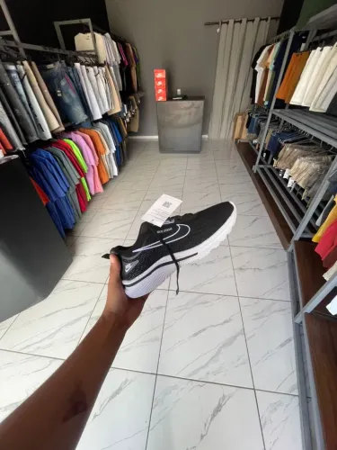 Tênis Adidas e Nike 